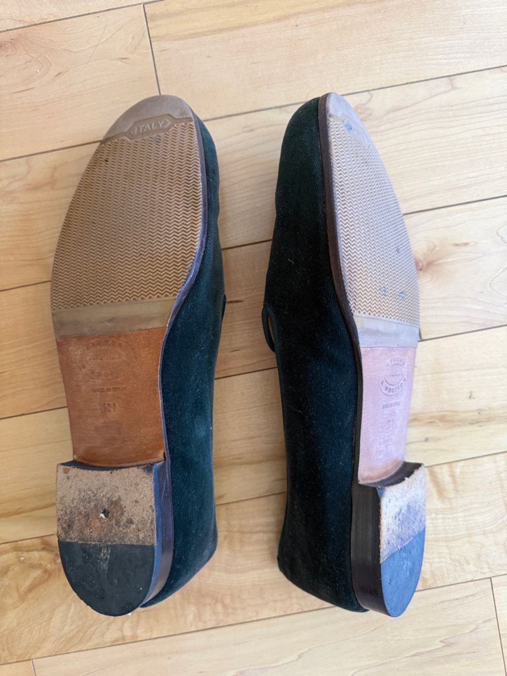Stubbs & Wootton Men’s Yuppie Green Velvet Slippers - Picture 2 of 3